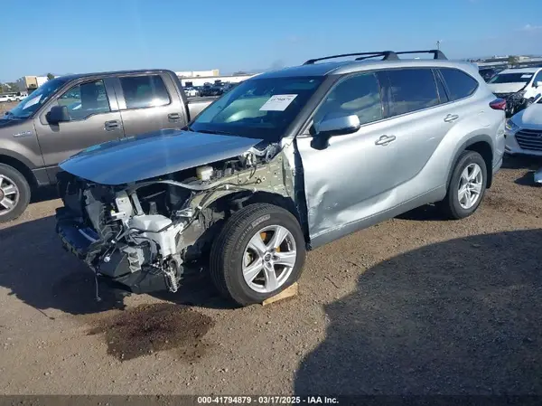 5TDZZRAH6LS500736 2020 TOYOTA HIGHLANDER - Image 2