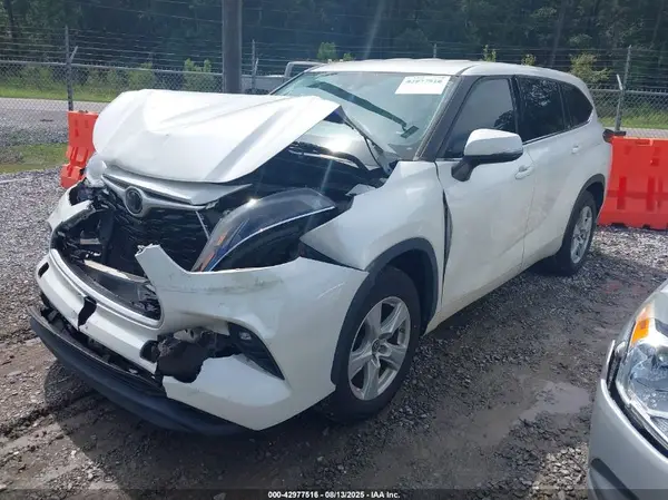 5TDZZRAH6MS033965 2021 TOYOTA HIGHLANDER - Image 2