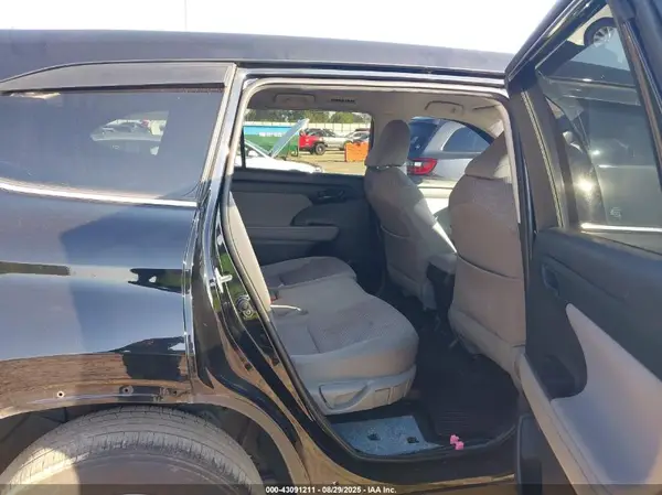 5TDZZRAH6MS035229 2021 TOYOTA HIGHLANDER - Image 8