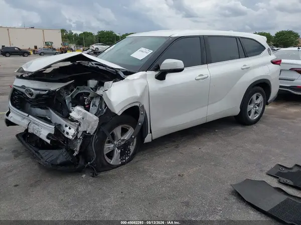 5TDZZRAH6MS055173 2021 TOYOTA HIGHLANDER - Image 2