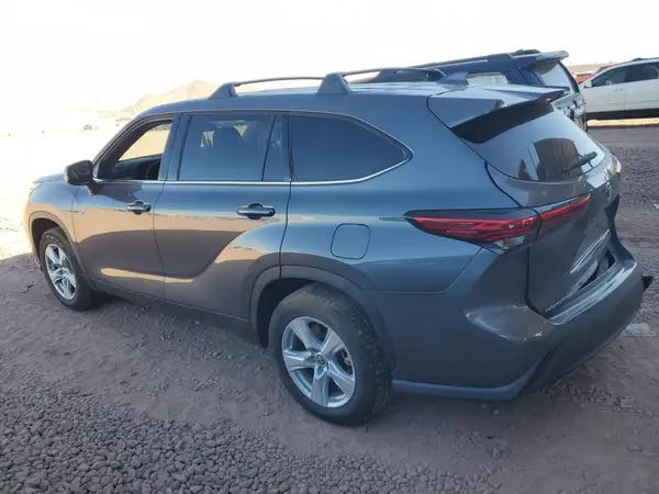 5TDZZRAH6MS517487 2021 TOYOTA HIGHLANDER - Image 2