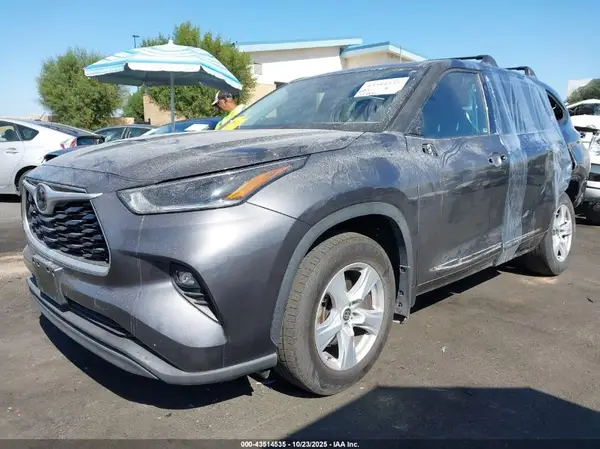 5TDZZRAH6MS530742 2021 TOYOTA HIGHLANDER - Image 2