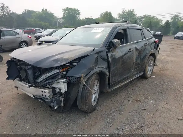 5TDZZRAH6NS105345 2022 TOYOTA HIGHLANDER - Image 2