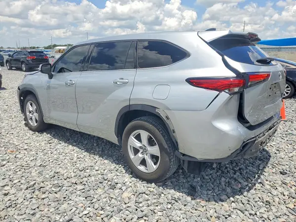 5TDZZRAH6NS541645 2022 TOYOTA HIGHLANDER - Image 2