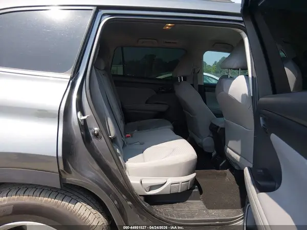5TDZZRAH6NS543623 2022 TOYOTA HIGHLANDER - Image 8