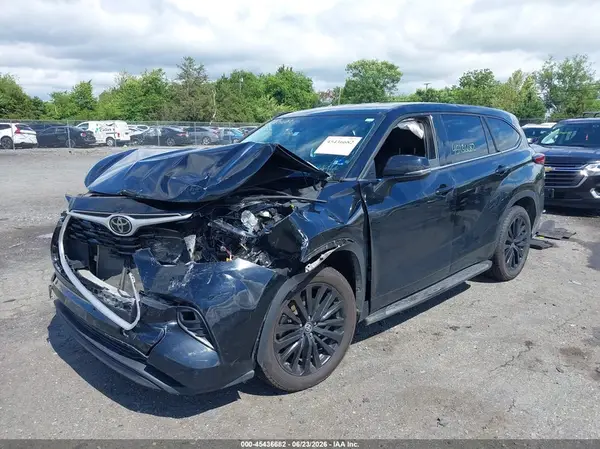5TDZZRAH6NS544447 2022 TOYOTA HIGHLANDER - Image 2