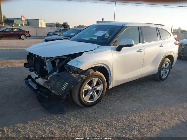 5TDZZRAH7MS053514 2021 TOYOTA HIGHLANDER - Image 2