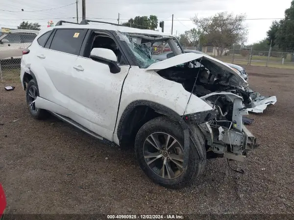 5TDZZRAH7MS069048 2021 TOYOTA HIGHLANDER - Image 1