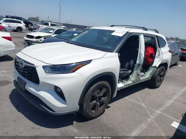 5TDZZRAH7MS072385 2021 TOYOTA HIGHLANDER - Image 2