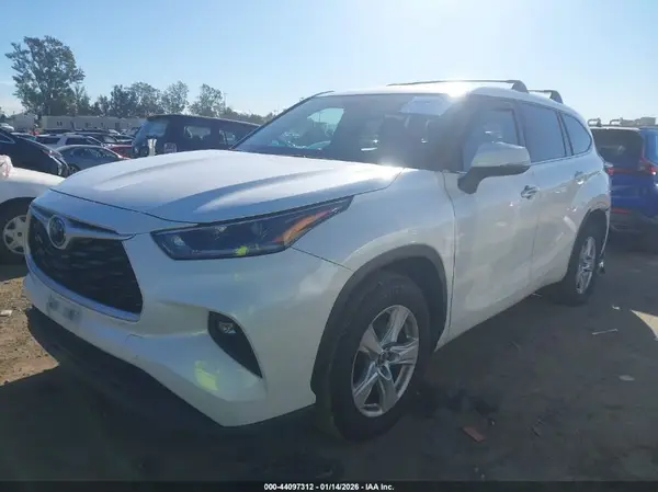 5TDZZRAH7MS078865 2021 TOYOTA HIGHLANDER - Image 2