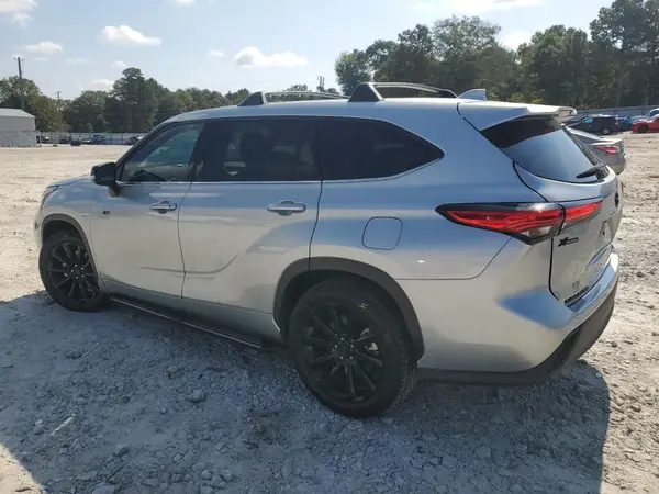 5TDZZRAH7MS529017 2021 TOYOTA HIGHLANDER - Image 2
