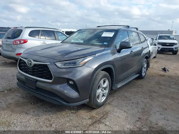 5TDZZRAH7MS537442 2021 TOYOTA HIGHLANDER - Image 2