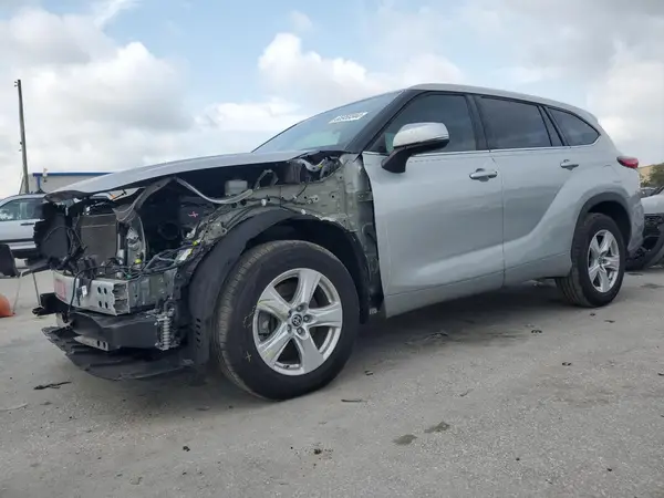 5TDZZRAH7NS093853 2022 TOYOTA HIGHLANDER - Image 1