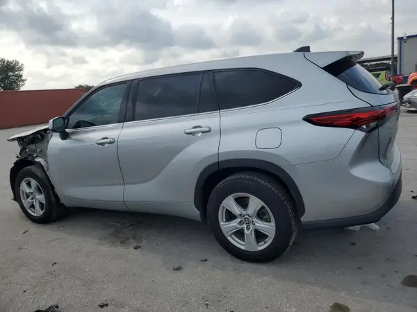 5TDZZRAH7NS093853 2022 TOYOTA HIGHLANDER - Image 2