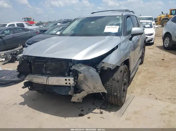 5TDZZRAH7NS108514 2022 TOYOTA HIGHLANDER - Image 2