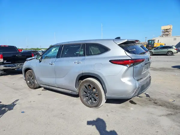 5TDZZRAH7NS121165 2022 TOYOTA HIGHLANDER - Image 2