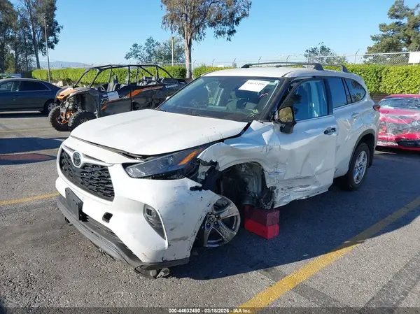 5TDZZRAH7NS130190 2022 TOYOTA HIGHLANDER - Image 2