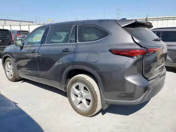 5TDZZRAH7NS139830 2022 TOYOTA HIGHLANDER - Image 2