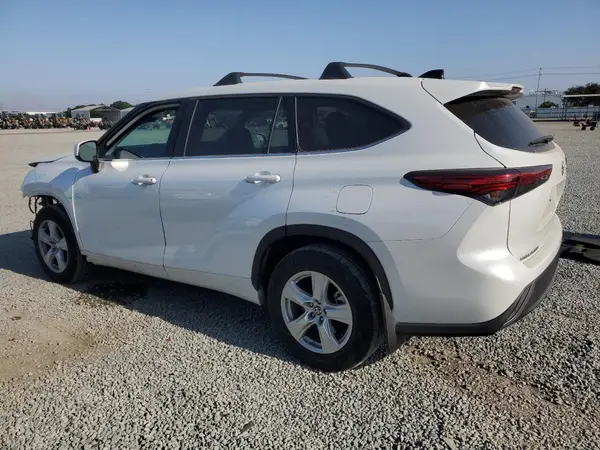 5TDZZRAH7NS141674 2022 TOYOTA HIGHLANDER - Image 2