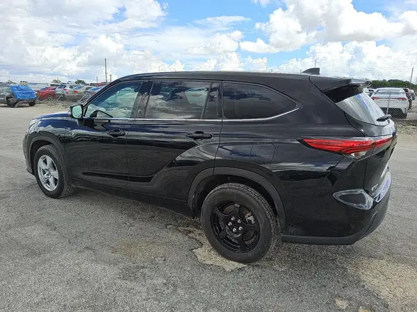 5TDZZRAH7NS551844 2022 TOYOTA HIGHLANDER - Image 2