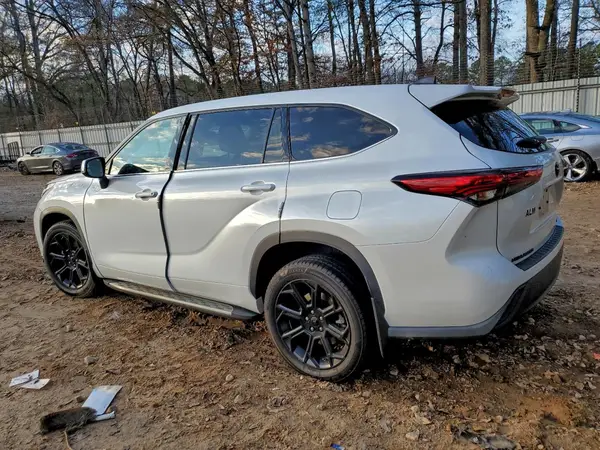 5TDZZRAH7NS555327 2022 TOYOTA HIGHLANDER - Image 2