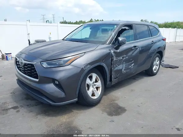 5TDZZRAH7NS555358 2022 TOYOTA HIGHLANDER - Image 2