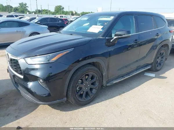 5TDZZRAH7NS557045 2022 TOYOTA HIGHLANDER - Image 2