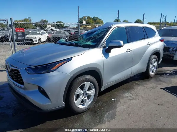 5TDZZRAH7NS558227 2022 TOYOTA HIGHLANDER - Image 2