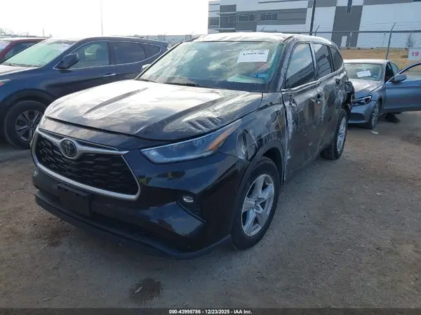 5TDZZRAH8MS058625 2021 TOYOTA HIGHLANDER - Image 2