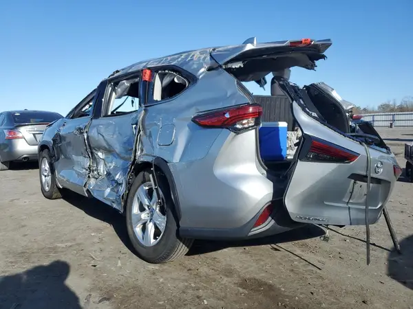 5TDZZRAH8MS083654 2021 TOYOTA HIGHLANDER - Image 2