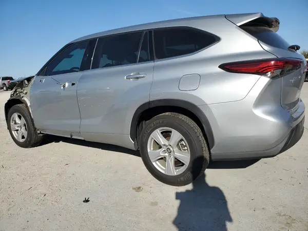 5TDZZRAH8MS519595 2021 TOYOTA HIGHLANDER - Image 2