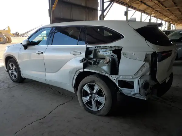 5TDZZRAH8MS529964 2021 TOYOTA HIGHLANDER - Image 2