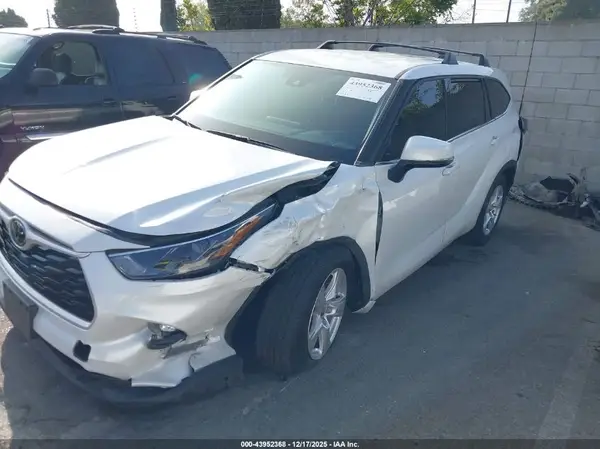 5TDZZRAH8NS094851 2022 TOYOTA HIGHLANDER - Image 2