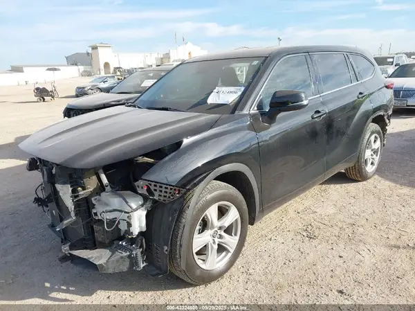 5TDZZRAH8NS102950 2022 TOYOTA HIGHLANDER - Image 2