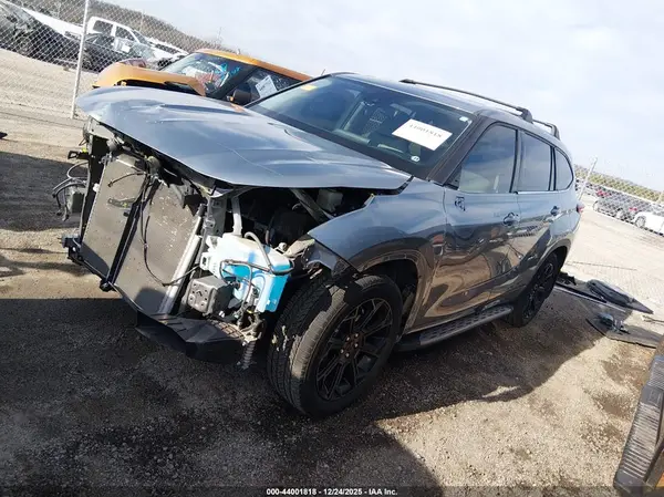 5TDZZRAH8NS131218 2022 TOYOTA HIGHLANDER - Image 2