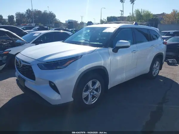 5TDZZRAH8NS540125 2022 TOYOTA HIGHLANDER - Image 2