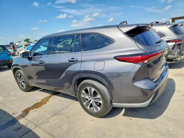 5TDZZRAH8NS542361 2022 TOYOTA HIGHLANDER - Image 2