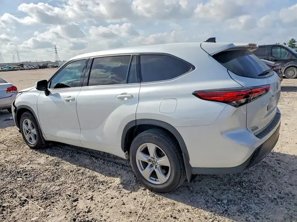 5TDZZRAH8NS552114 2022 TOYOTA HIGHLANDER - Image 2