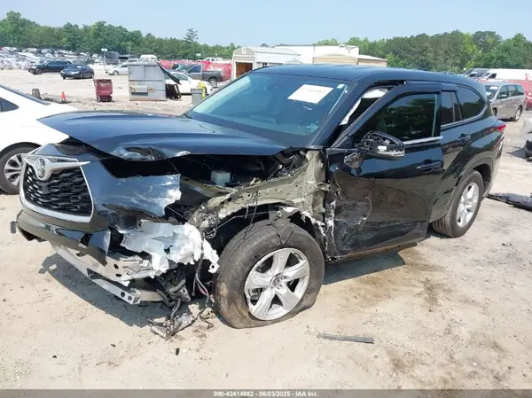 5TDZZRAH8NS556485 2022 TOYOTA HIGHLANDER - Image 2