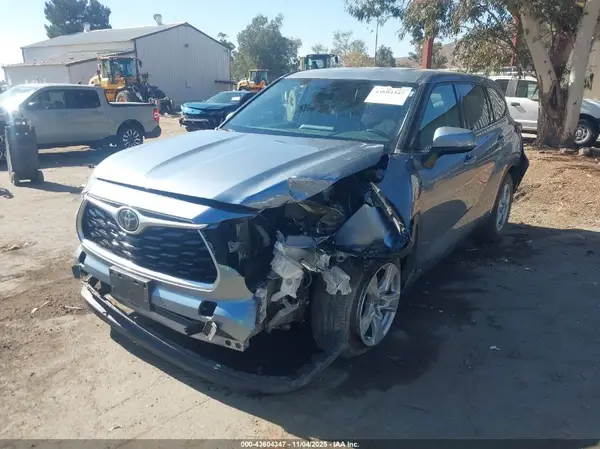 5TDZZRAH9LS017001 2020 TOYOTA HIGHLANDER - Image 2