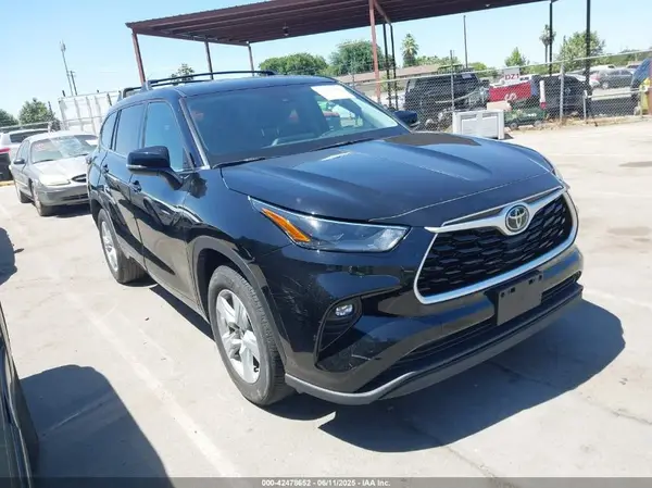 5TDZZRAH9MS053319 2021 TOYOTA HIGHLANDER - Image 1