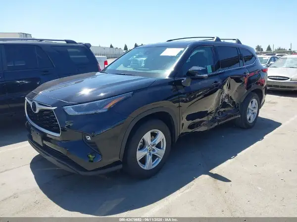 5TDZZRAH9MS053319 2021 TOYOTA HIGHLANDER - Image 2