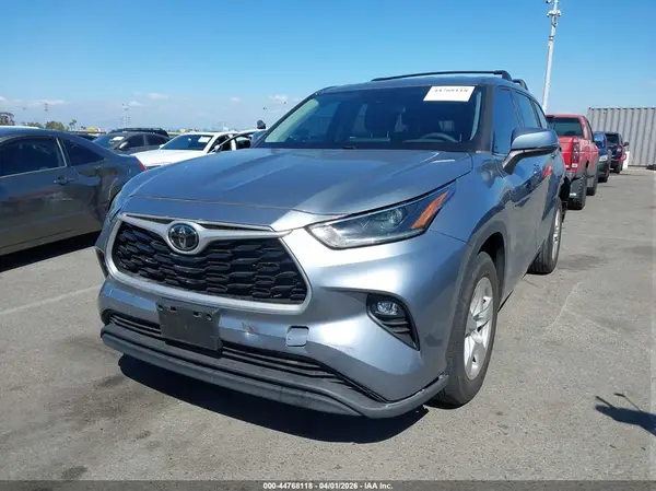 5TDZZRAH9MS058911 2021 TOYOTA HIGHLANDER - Image 2