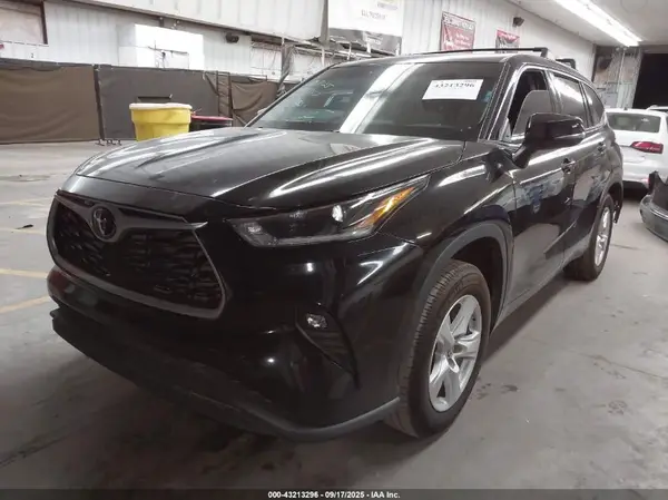 5TDZZRAH9MS059816 2021 TOYOTA HIGHLANDER - Image 2