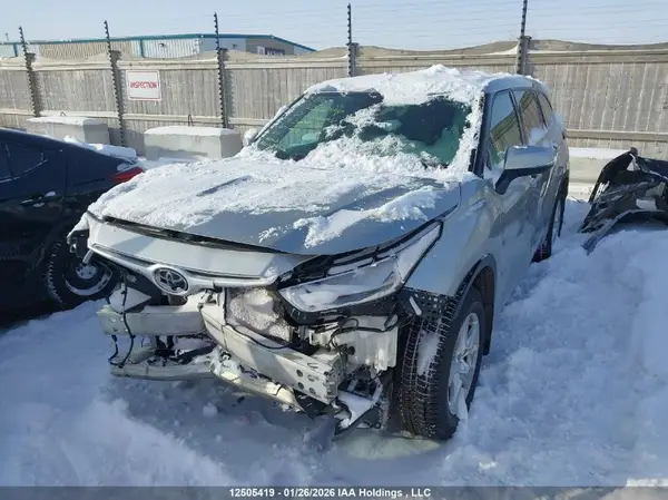 5TDZZRAH9MS524370 2021 TOYOTA HIGHLANDER - Image 2