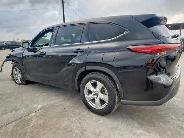 5TDZZRAH9NS095801 2022 TOYOTA HIGHLANDER - Image 2