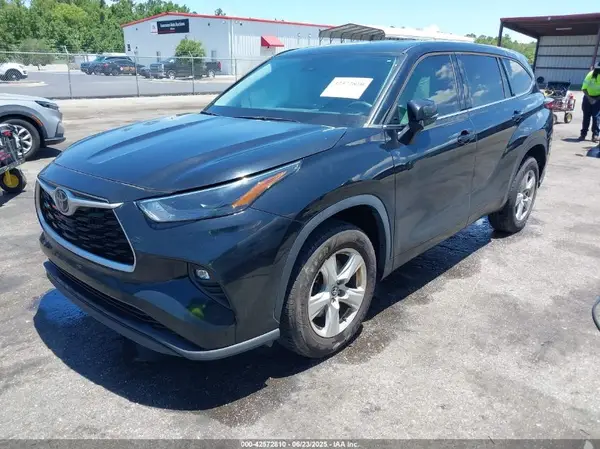 5TDZZRAH9NS107784 2022 TOYOTA HIGHLANDER - Image 2