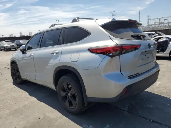 5TDZZRAH9NS125248 2022 TOYOTA HIGHLANDER - Image 2