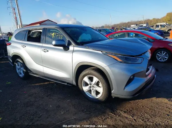 5TDZZRAH9NS137948 2022 TOYOTA HIGHLANDER - Image 1