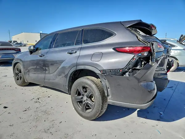 5TDZZRAH9NS541641 2022 TOYOTA HIGHLANDER - Image 2